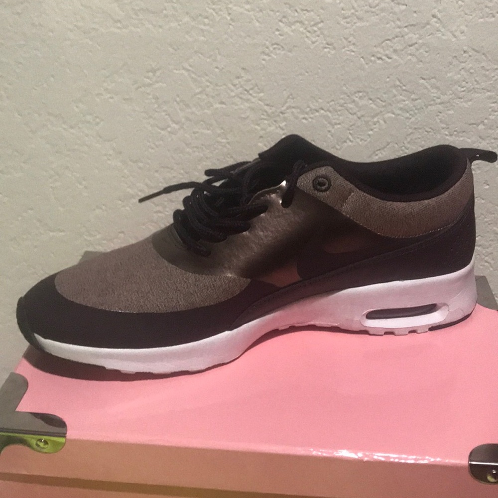 Nike shoes - Picture 2 of 4